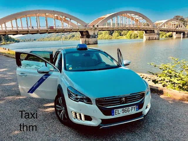 Taxi Genay prêt pour une prise en charge