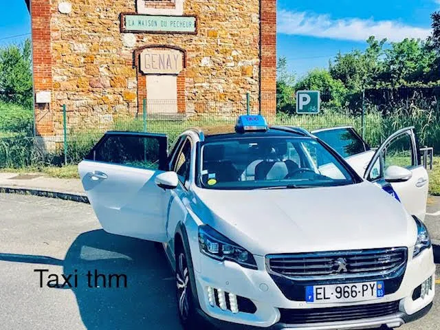 Taxi Genay, véhicule blanc entretenu